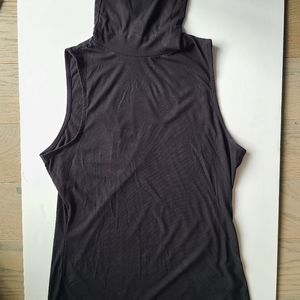 Long sleeveless turtleneck